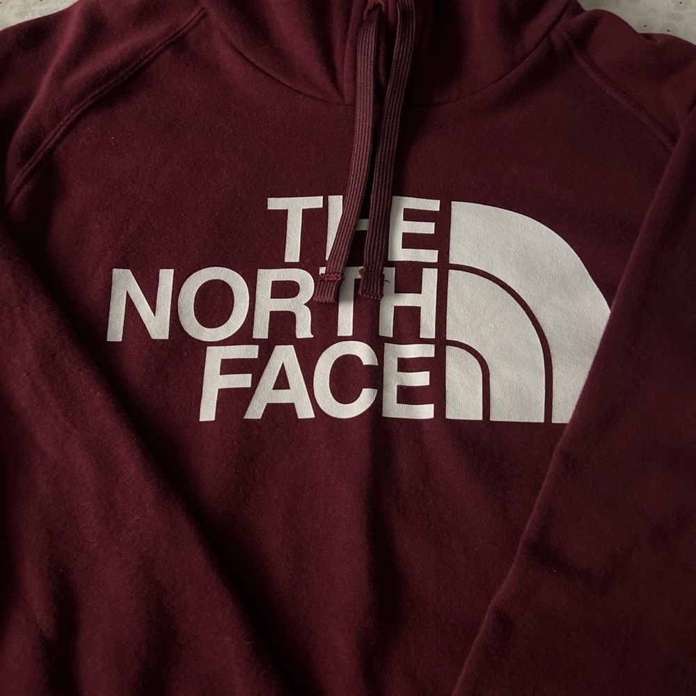 maroon north face hoodie